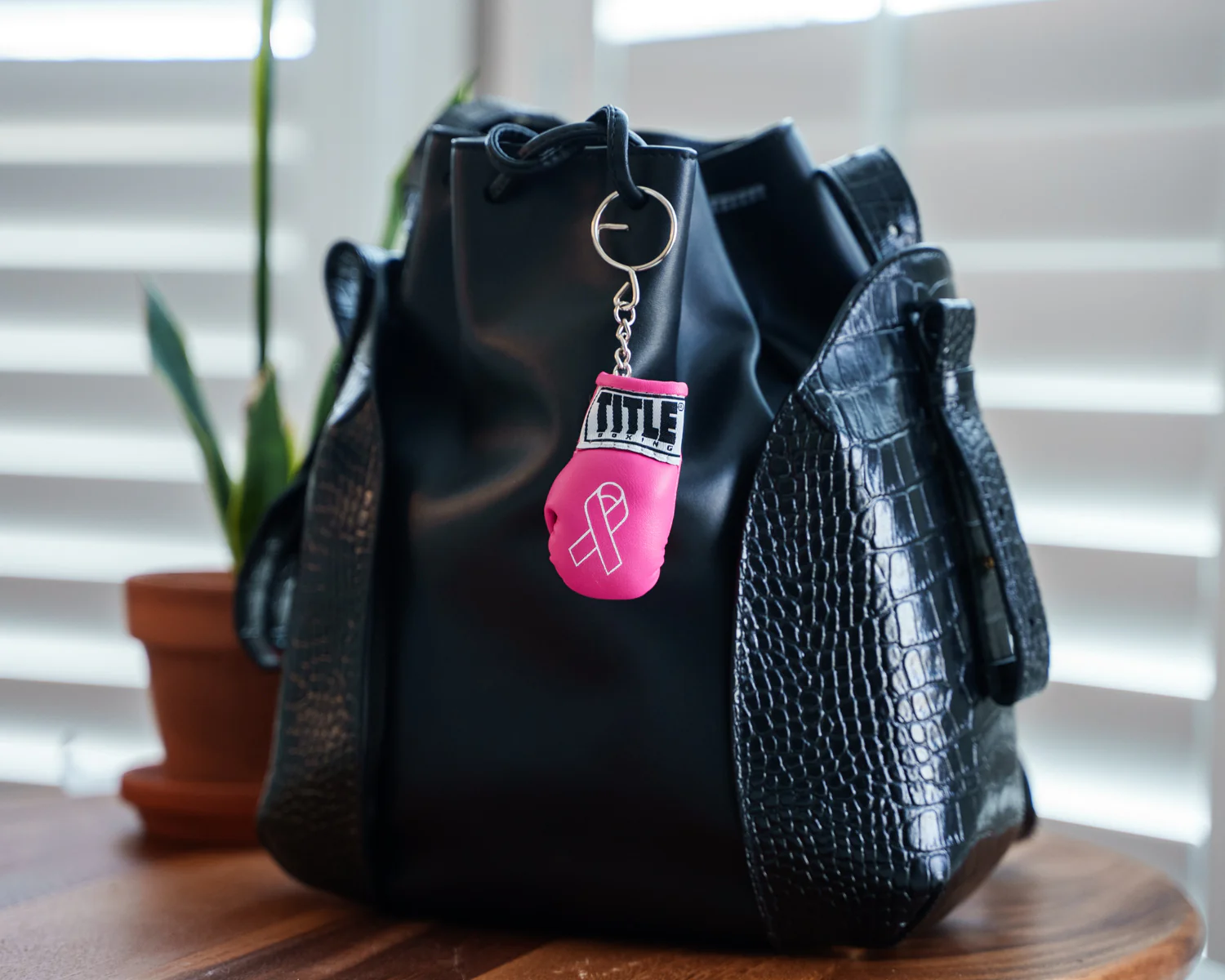 TITLE Boxing Breast Cancer Awareness Boxing Glove Keyring - Image 4